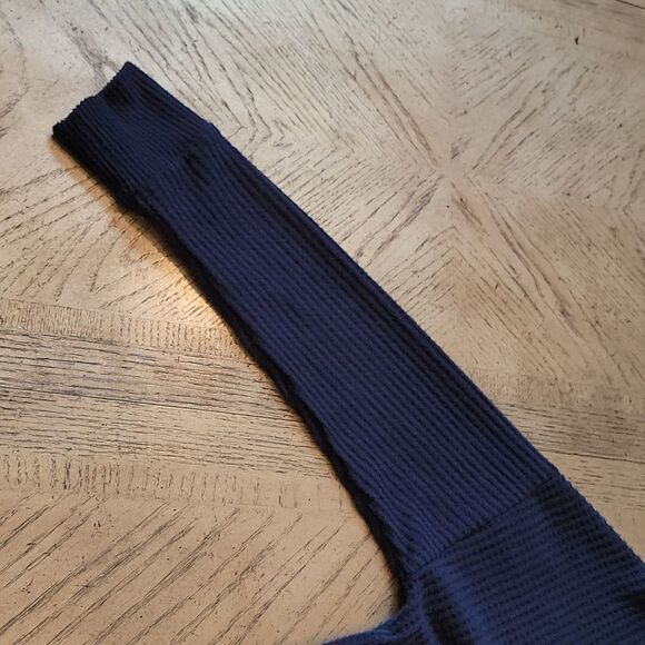 Navy knit v neck tunic size S-M 💙 - Picture 4 of 6